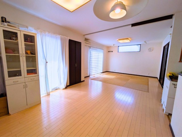 北条辻戸建ての居間・リビング|ゆったり過ごせる居間です