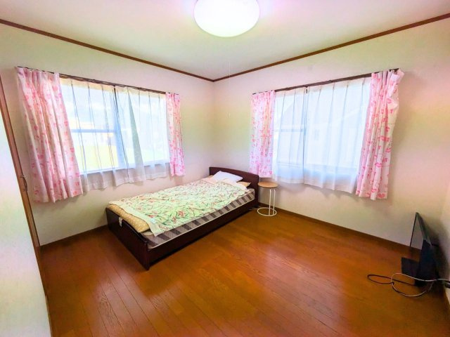 別府町戸建ての洋室|きれいな洋室です
