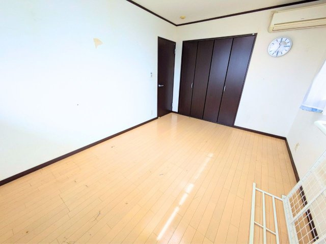 北条辻戸建ての洋室|                                                  
