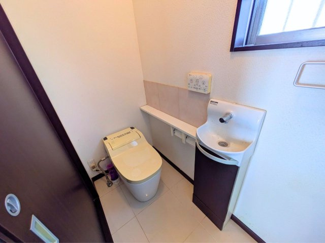 北条辻戸建てのトイレ|                                                  