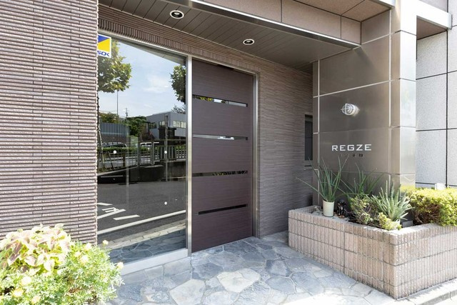ＲＥＧＺＥ白金高輪のエントランス