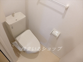 ソラーナ　Ⅰのトイレ|シャワートイレ・収納棚あり