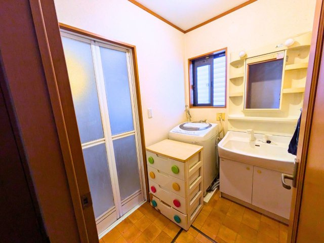 別府町戸建ての洗面所|                                                  