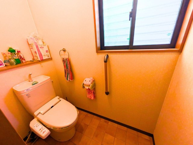 別府町戸建てのトイレ|                                                  