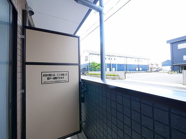 カーサ南紀寺町のバルコニー|バルコニーからの眺めを楽しみながら食事をしませんか