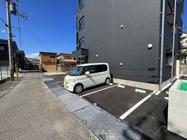 カーサ南紀寺町の駐車場|駐車場があるので、車を買う予定の方も安心です
