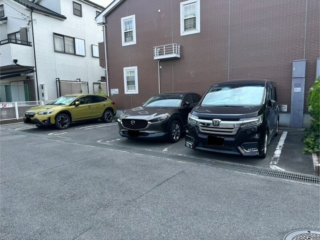 シャン・ド・フル－ルⅠ番館の駐車場