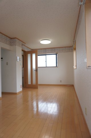 清水ヶ丘戸建の居間・リビング