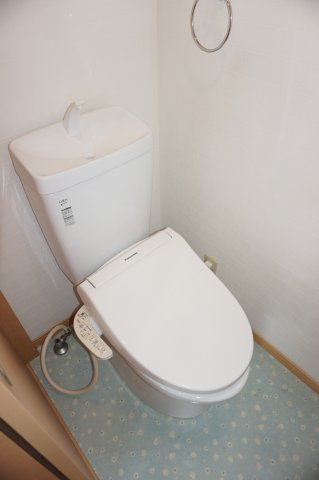 清水ヶ丘戸建のトイレ|清水ヶ丘戸建　トイレ3階