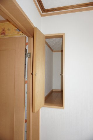 清水ヶ丘戸建の収納|清水ヶ丘戸建　収納3階廊下