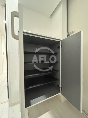 F asecia alconの内装|シューズボックス