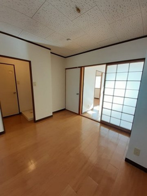 【居間・リビング】 | ファミールメゾン舞 | 居間です
