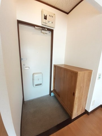 【玄関】 | ファミールメゾン舞 | 明るい玄関です