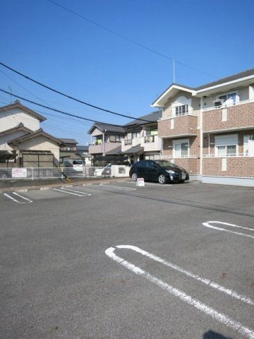 【駐車場】 | ひかり西浦 | 駐車場があるので、車を買う予定の方も安心です