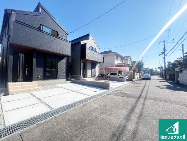 神戸市西区狩場台　第6期　新築一戸建ての前面道路含む現地写真|周辺は閑静な住宅街！前面道路広々で車の出し入れも便利です。駐車が苦手な方でも安心して車庫入れできます！