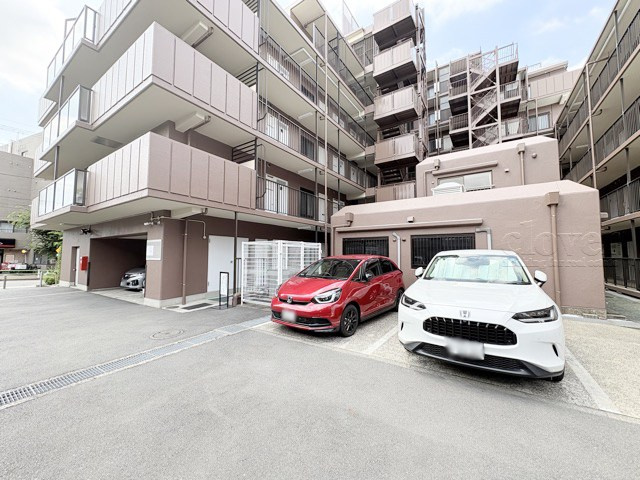 【現況写真】 | ペアパレス上池台NO.1 | エントランスに掲げられた、マンション名を示す館銘板。さほど激しく主張はしませんが、しっかりと掲示されています。～即日のご見学可能～　お問合せはお気軽にどうぞ。
