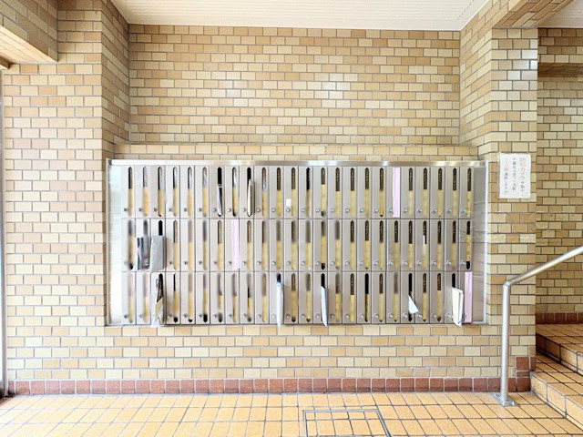 【設備】 | ペアパレス上池台NO.1 | 郵便物を受け入れる住民共用のポスト。「集合ポスト」とも呼びます。ここもまた、マンションの「顔」のひとつです。～即日のご見学可能～　お問合せはお気軽にどうぞ。
