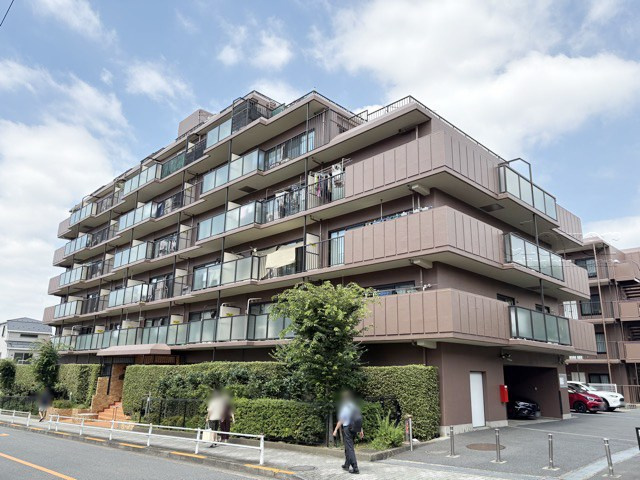 【外観】 | ペアパレス上池台NO.1 | 手入れの行き届いた外壁やエントランスなど、「見ればわかる」レベルで清潔感を保ったマンションです。築年数を感じさせない姿で皆様をお出迎えします。～即日のご見学可能～　お問合せはお気軽にどうぞ。
