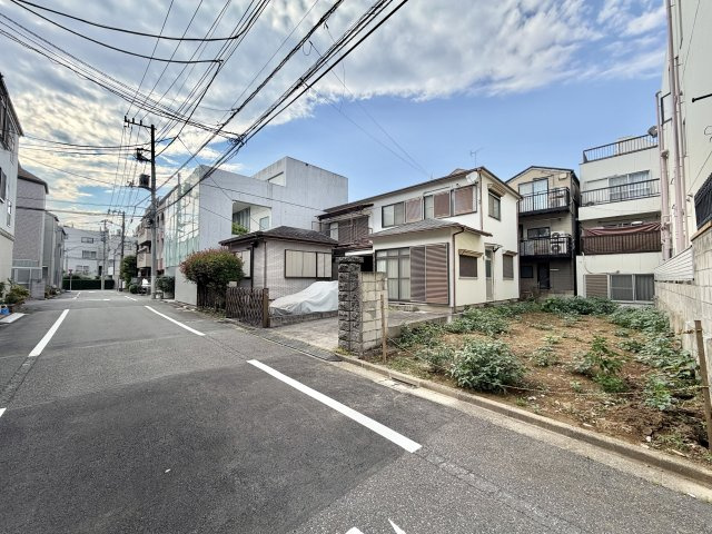 文京区本駒込４丁目の売地の前面道路含む現地写真