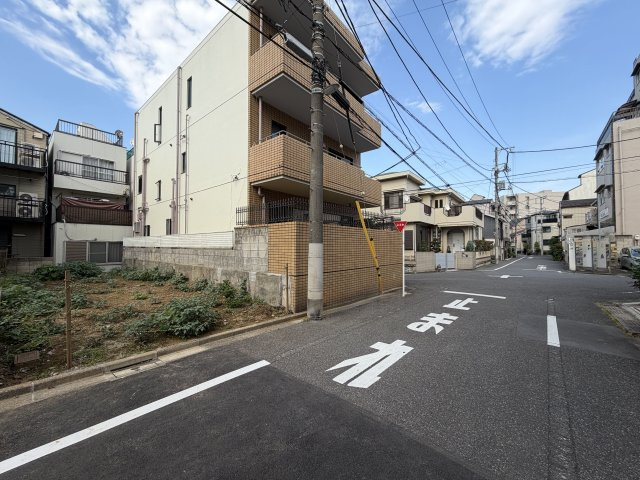 文京区本駒込４丁目の売地の前面道路含む現地写真