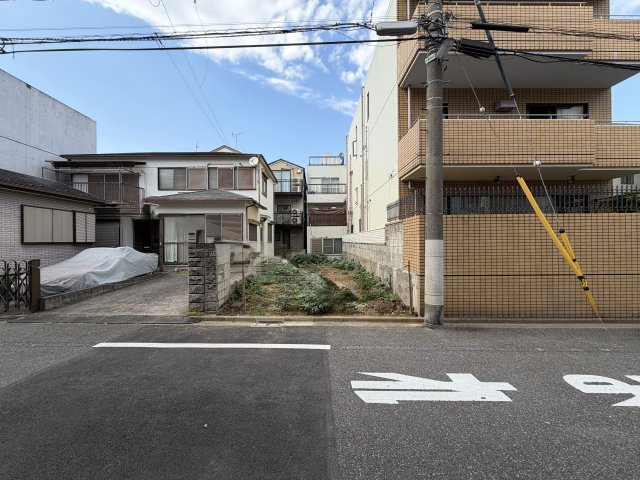 文京区本駒込４丁目の売地の前面道路含む現地写真
