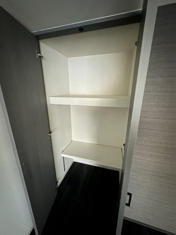 【収納】 | LOC’S/ロックス北山田 | ※参考写真※洋室7.5帖のお部屋にあるクローゼットです♪大切なお洋服もしわにならないようにハンガーがけができます☆