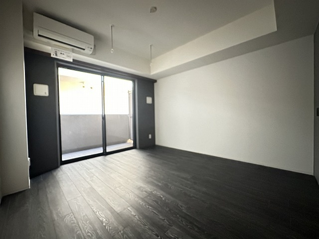 【洋室】 | LOC’S/ロックス北山田 | ※参考写真※南西向き洋室7.5帖☆バルコニーに繋がる角部屋のお部屋です！エアコン付きで1年中快適に過ごせますね☆