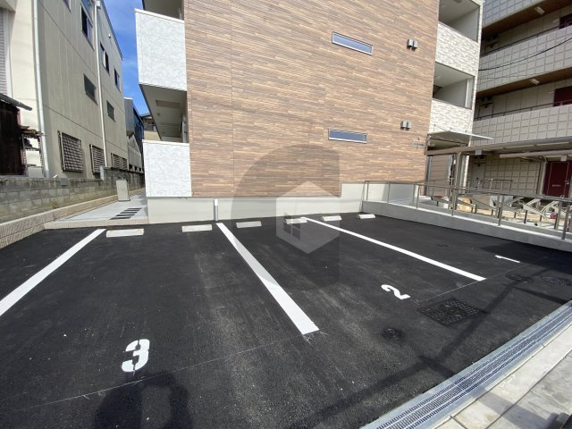 フジパレス中央長田の駐車場