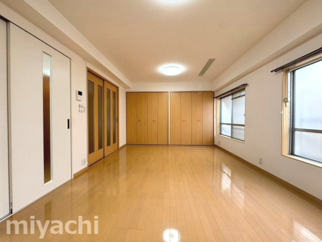 新浜マンションの居間・リビング