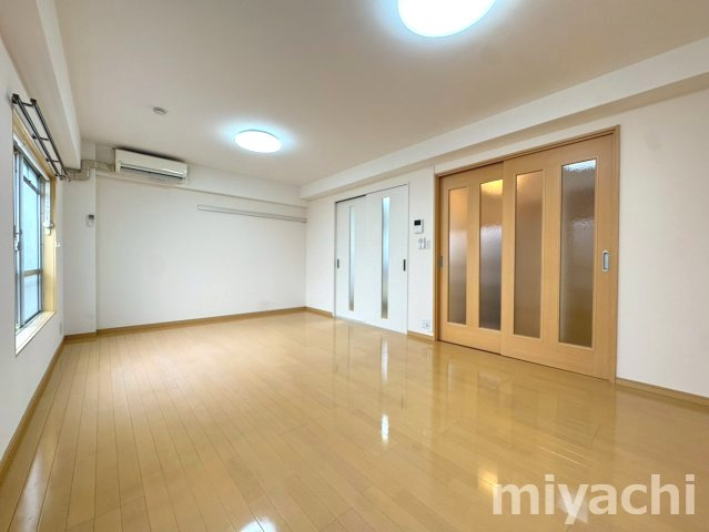 新浜マンションの洋室