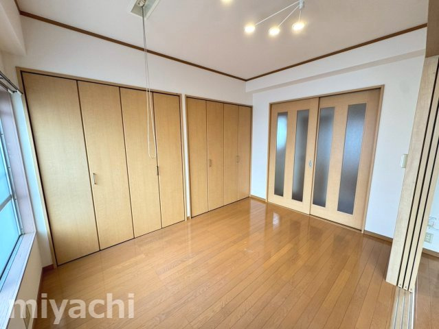 新浜マンションの洋室