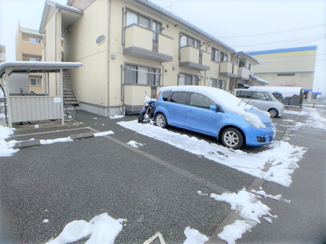 レーベンセイナンの駐車場