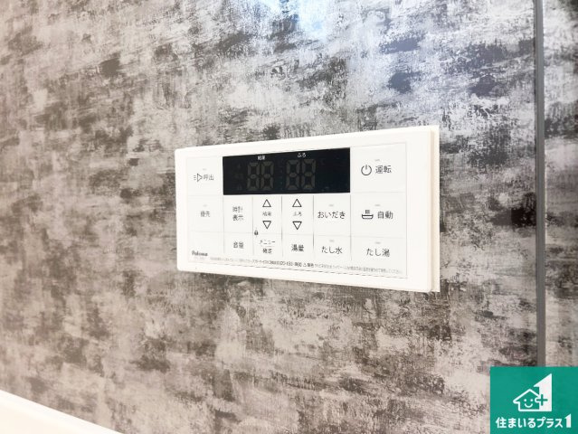 神戸市西区狩場台　第6期　新築一戸建てのキッチン|リビングと統一感があり、使い勝手のいいキッチン。広々としているので、二人並んで作業が出来ちゃいます。お子様と一緒に色々なお料理に挑戦できるスペースがあります。