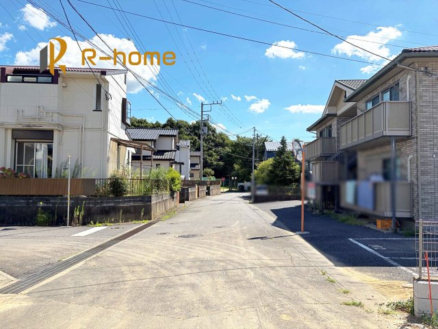 土浦市桜ケ丘町第5　新築戸建て　2号棟の前面道路含む現地写真|周辺環境も併せて案内致します♪
閑静な住宅地で笑顔あふれる新生活！
ぜひ現地へお越しください♪