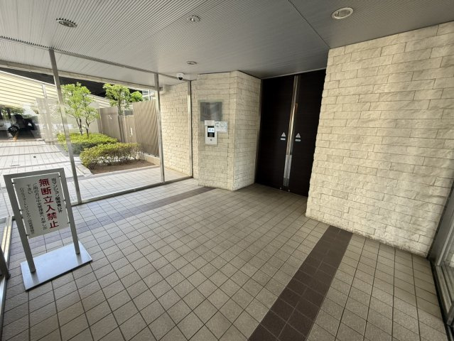 DグラフォートレイクタウンⅡ棟C館のエントランス