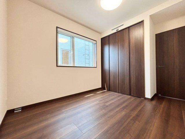 福住２条９丁目　1号棟　新築戸建の洋室|5.2帖の洋室。
