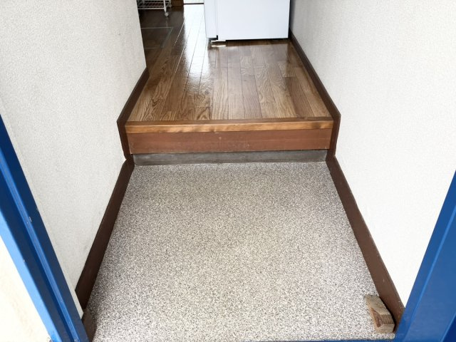 ハイツユタカの玄関
