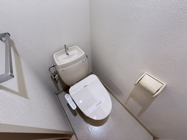 【トイレ】 | FLORAL YASUDA | 清潔感のあるトイレです