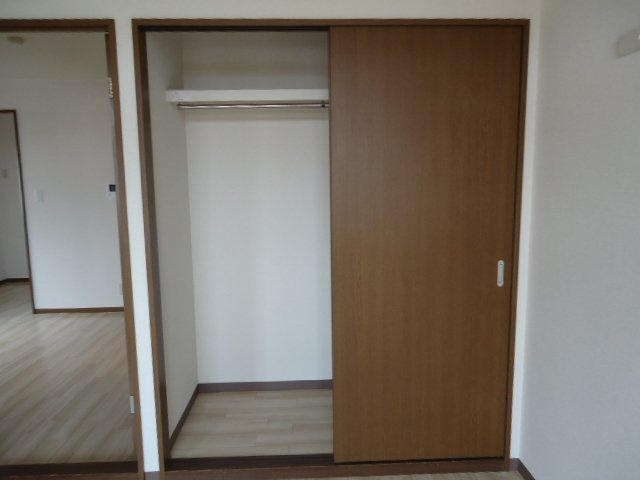 サンライズ１番館の収納|洋室Ｂ