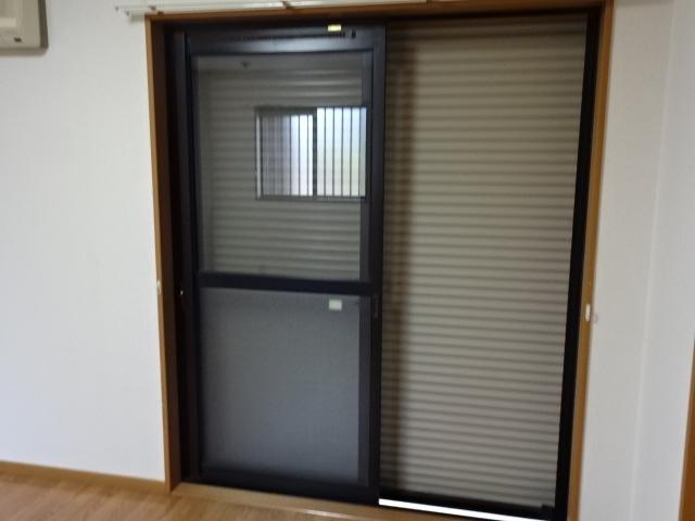 【内装】 | フィールドアップ | 窓シャッター