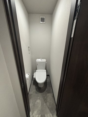 下伊福アパートのトイレ|ゆったりとした空間のトイレです