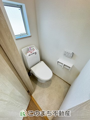 ハートフルタウン宇都宮市中今泉5丁目28番のトイレ|同社施工物件の写真です。※建具やフローリング、その他仕様が違う場合がございます。