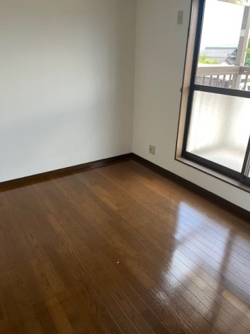 【洋室】 | ひまわりハウス | 広々とした洋室です