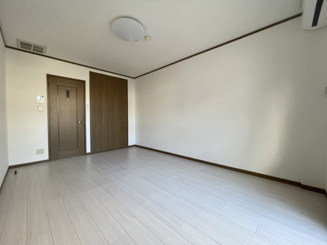 ハイツ八之坪の居間・リビング|ゆったり過ごせる居間です