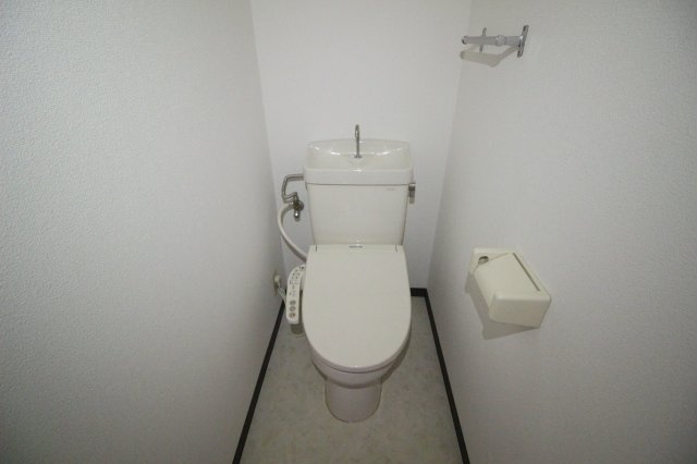 ハイツ八之坪のトイレ|落ち着いたトイレです