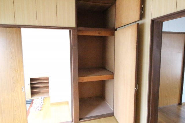 当新田貸家の収納|小物を収納するのに便利です