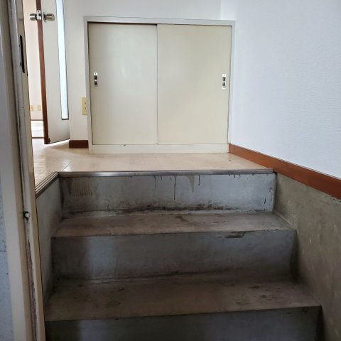 ニュー青江マンションの設備|明るい玄関です