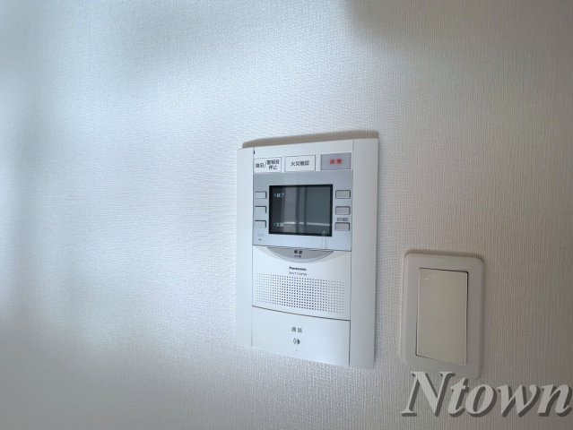 【セキュリティ】 | プレサンス錦プレミアム | モニター付きインターフォンです