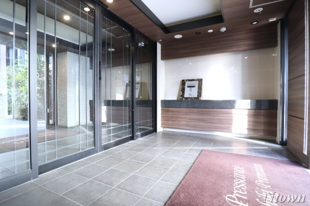 【エントランス】 | プレサンス錦プレミアム | 建物の内部です