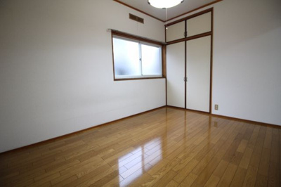 【寝室】 | コーポみあきⅡ | 落ち着いて過ごせるお部屋なので、寝室にいかがでしょうか